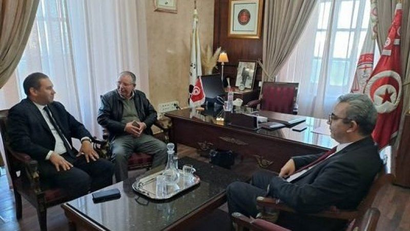 فيما يواصل الاتحاد التصعيد..  لقاء ثلاثي لـ "الإنقاذ"..